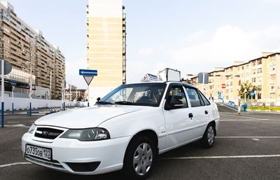 Учебный автомобиль Daewoo Nexia